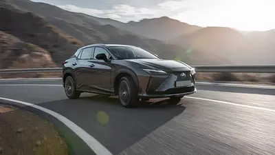 PILNĪBĀ ELEKTRISKAIS LEXUS RZ 450e